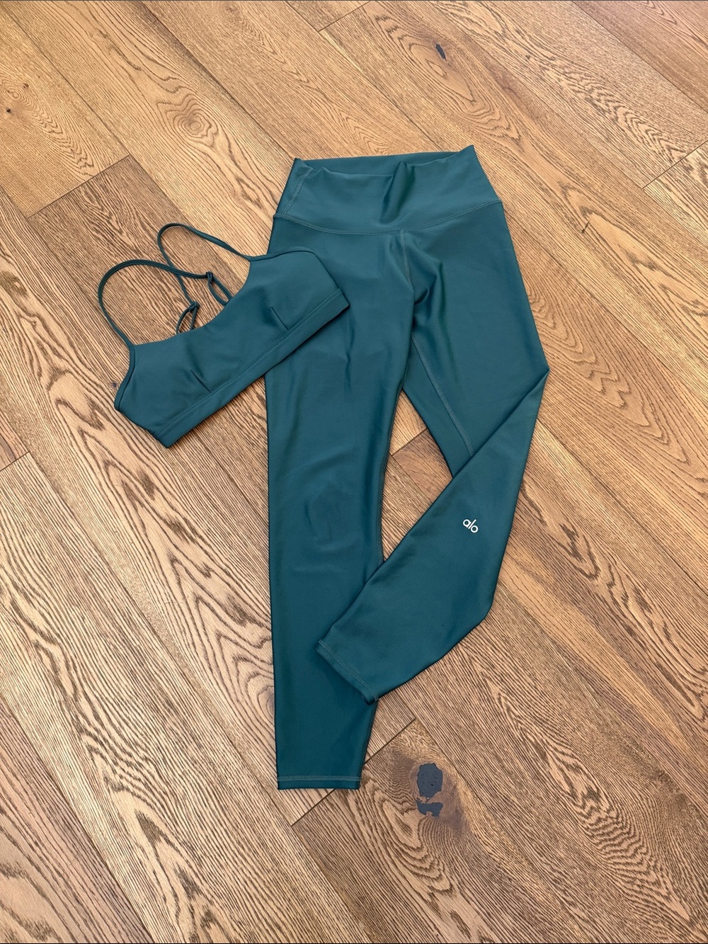 Alo Yoga Winter Ivy Airlift set